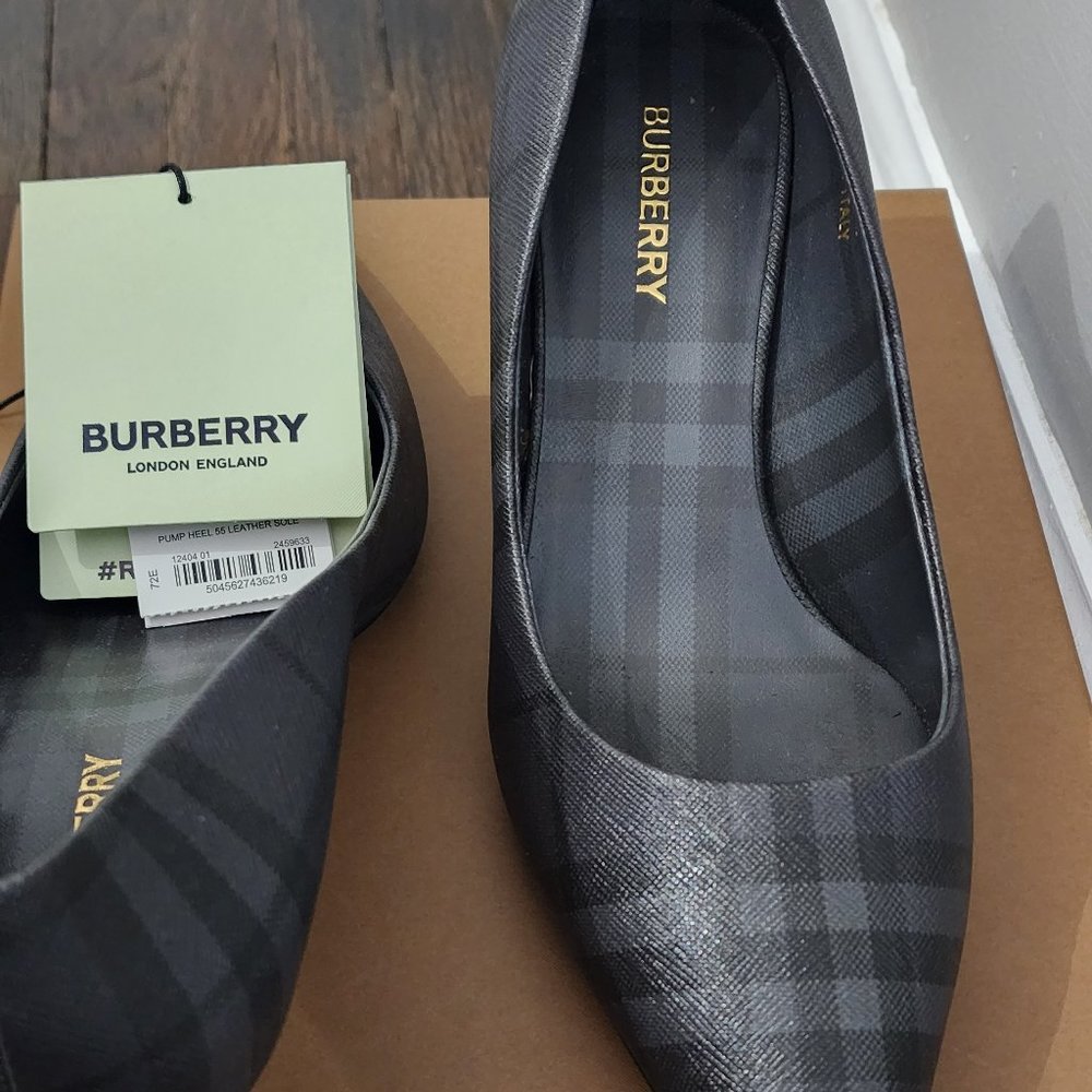 Burberry pumps